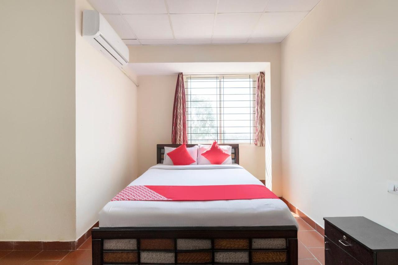 Hotel Oyo 49073 Whitefield Comforts à Bangalore Extérieur photo